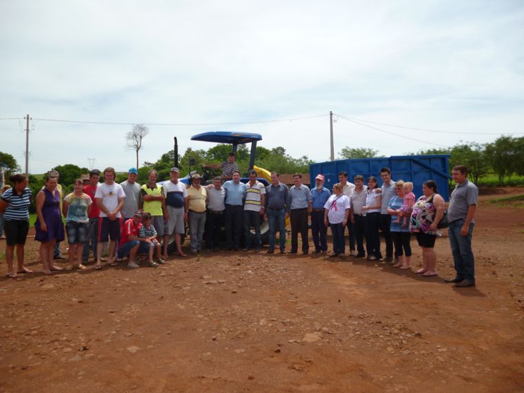 Deputado Fernando Giacobo entrega patrulhas para agricultores das comunidades Açude Seco e Nova Santa Rosa. 