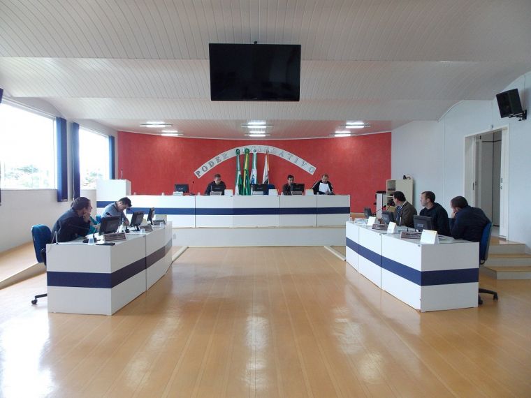 Sessão extraordinária é realizada na manha do dia 19