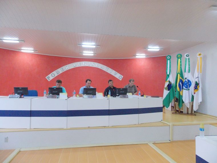 Com presidência interina dois projetos de lei foram aprovados