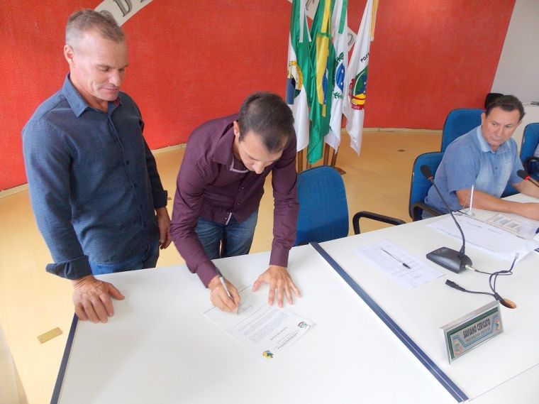 DERLI PADILHA É EMPOSSADO VEREADOR